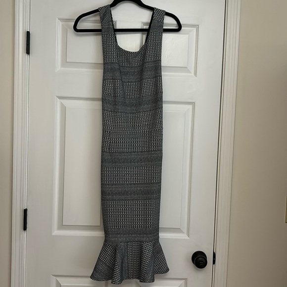 Beautiful Banana Republic Dress w/ criss cross back, Size 10, worn once - Picture 1 of 7